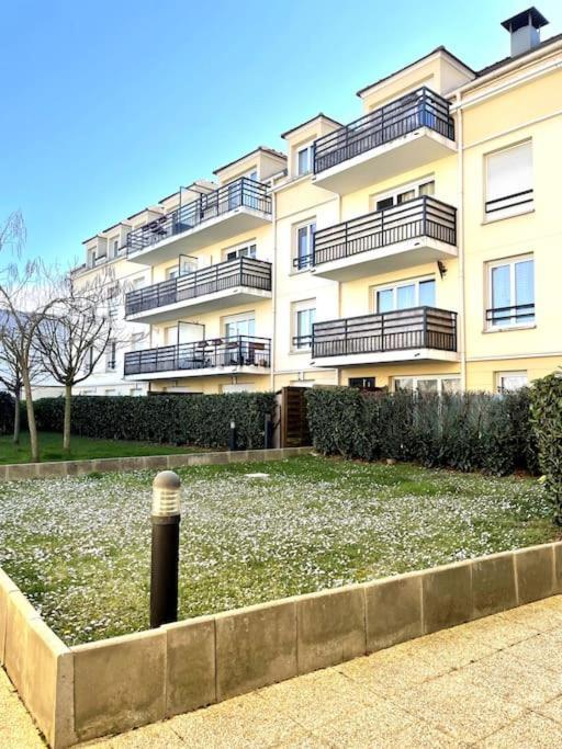 Grand F3 A 30Mn De Paris - Terrasse + Parking Prive Saint-Ouen-l'Aumone Exterior foto